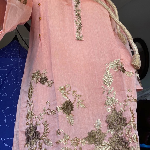 Embroidered Design Dress - Picture 5 of 7